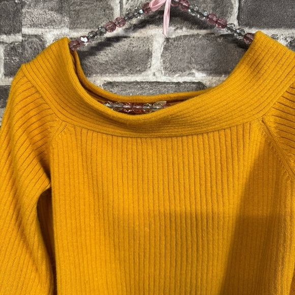 Moth by Anthropologie Off the Shoulder Sweater mustard gold ribbed - Picture 5 of 12
